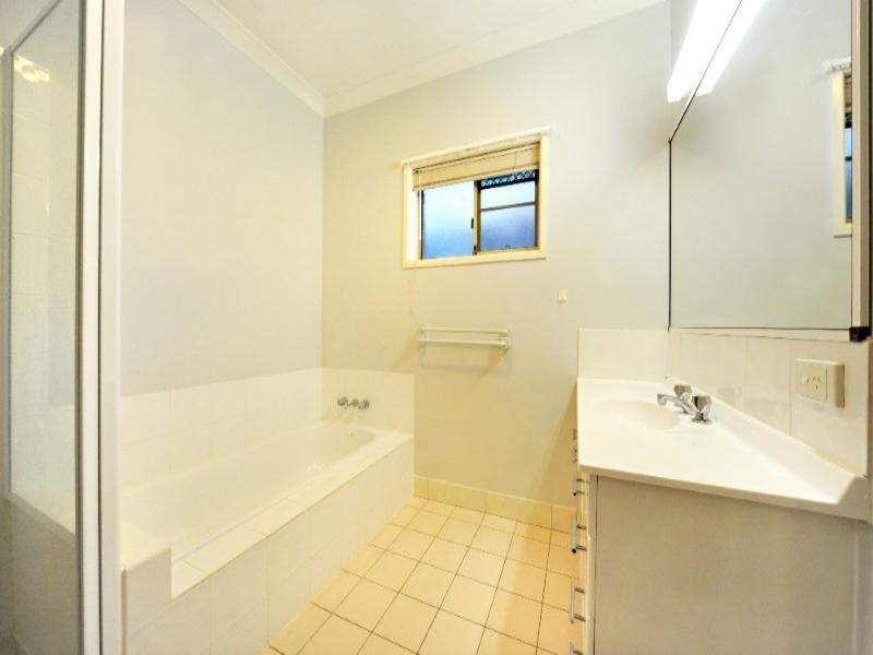 16 Manooka Drive, Cannonvale QLD 4802