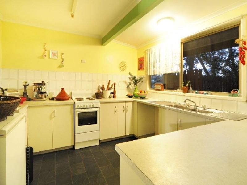 2 Duell Road, Cannonvale QLD 4802