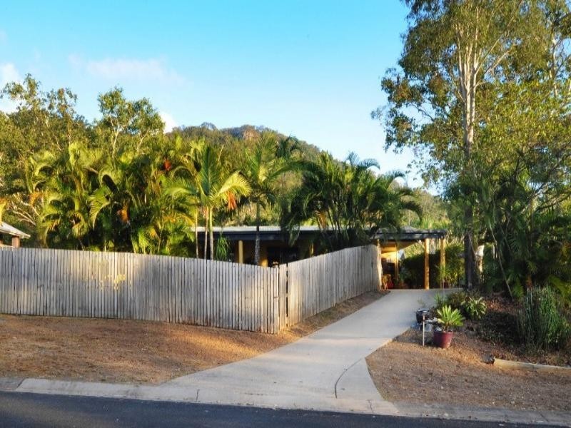 2 Duell Road, Cannonvale QLD 4802