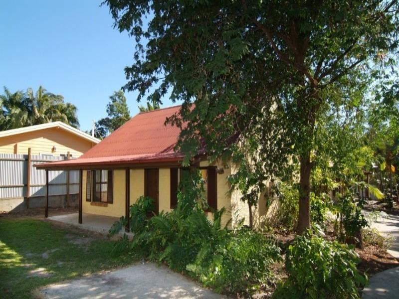 10 Iluka Street, Cannonvale QLD 4802