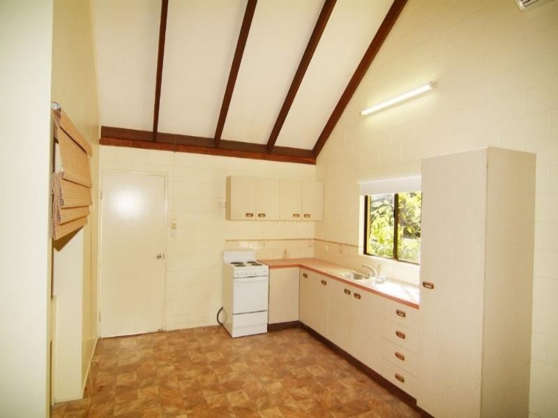 10 Iluka Street, Cannonvale QLD 4802