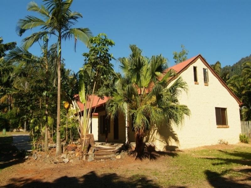 10 Iluka Street, Cannonvale QLD 4802