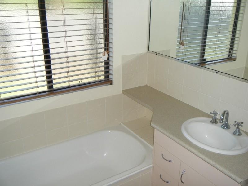 2/30 Banksia Court, Cannonvale QLD 4802