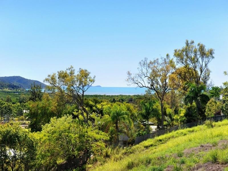20 Whitehaven Crescent, Cannonvale QLD 4802