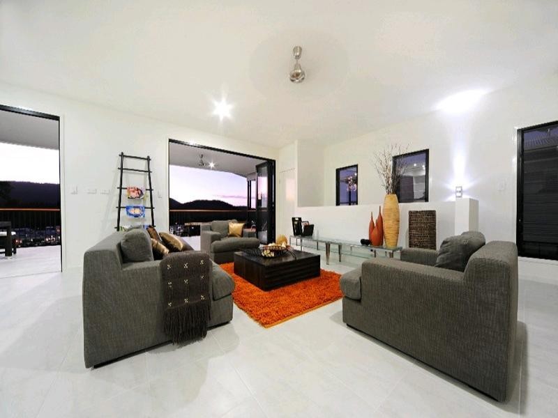 20 Whitehaven Crescent, Cannonvale QLD 4802