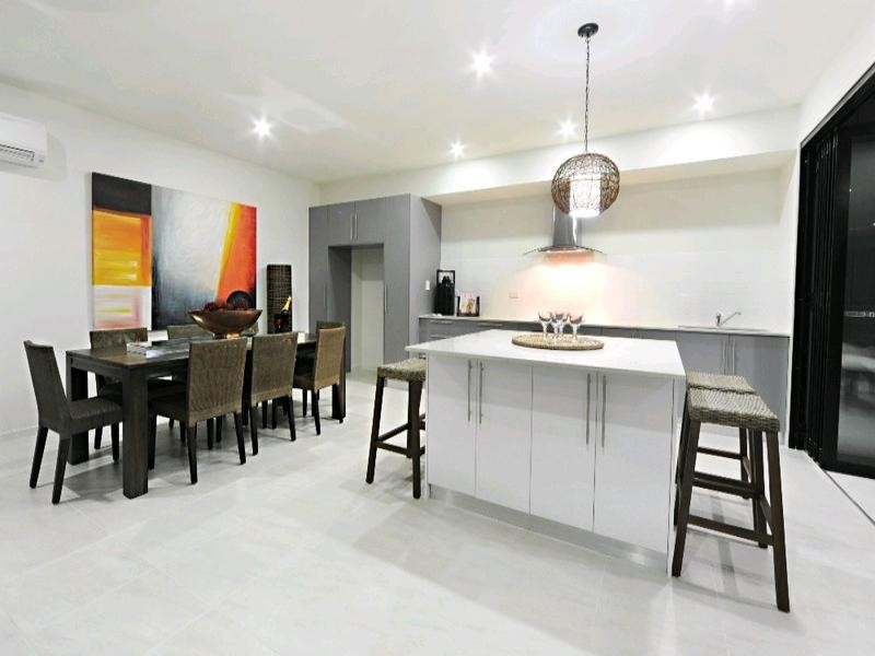 20 Whitehaven Crescent, Cannonvale QLD 4802
