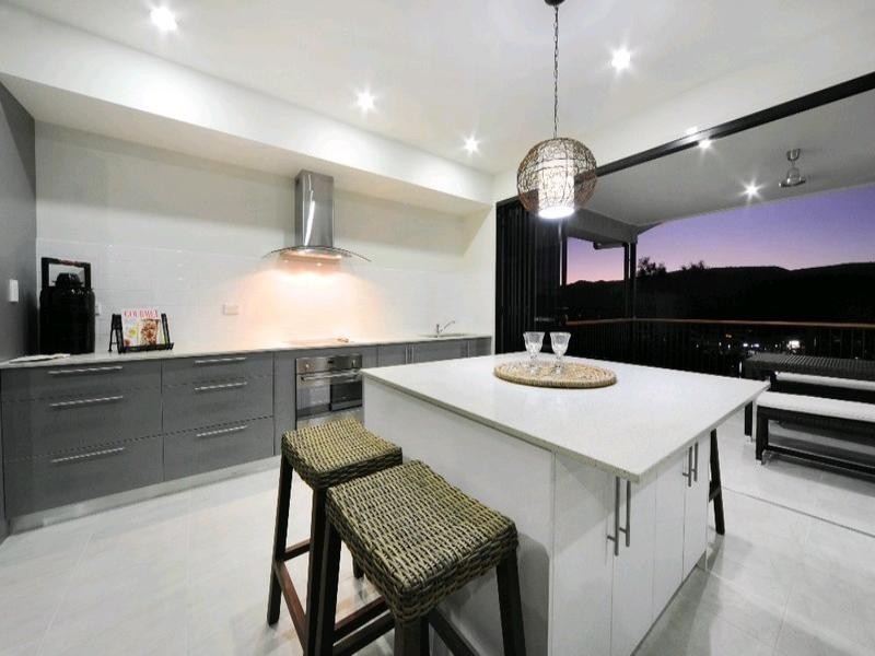 20 Whitehaven Crescent, Cannonvale QLD 4802