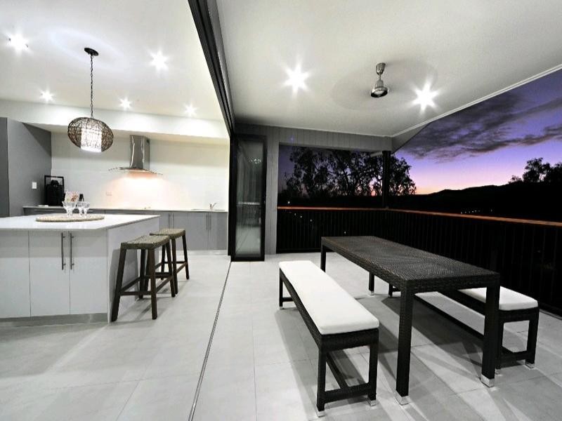 20 Whitehaven Crescent, Cannonvale QLD 4802
