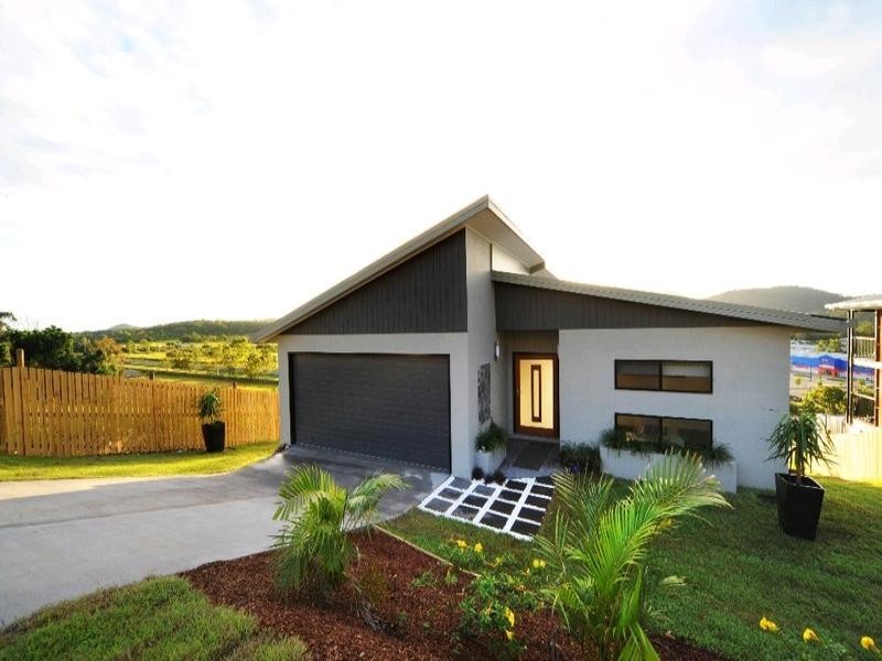 20 Whitehaven Crescent, Cannonvale QLD 4802