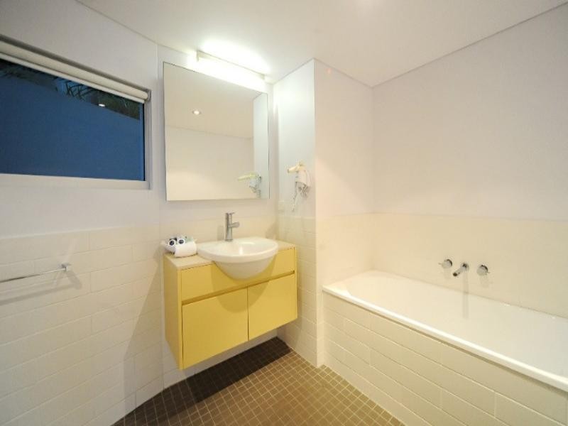 8/18 Raintree Place, Airlie Beach QLD 4802