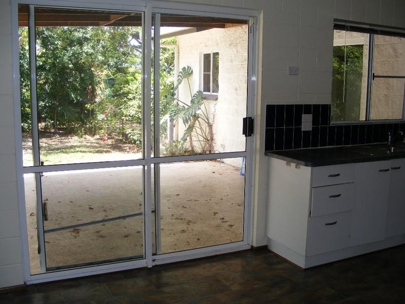 4 Jones Road, Cannonvale QLD 4802