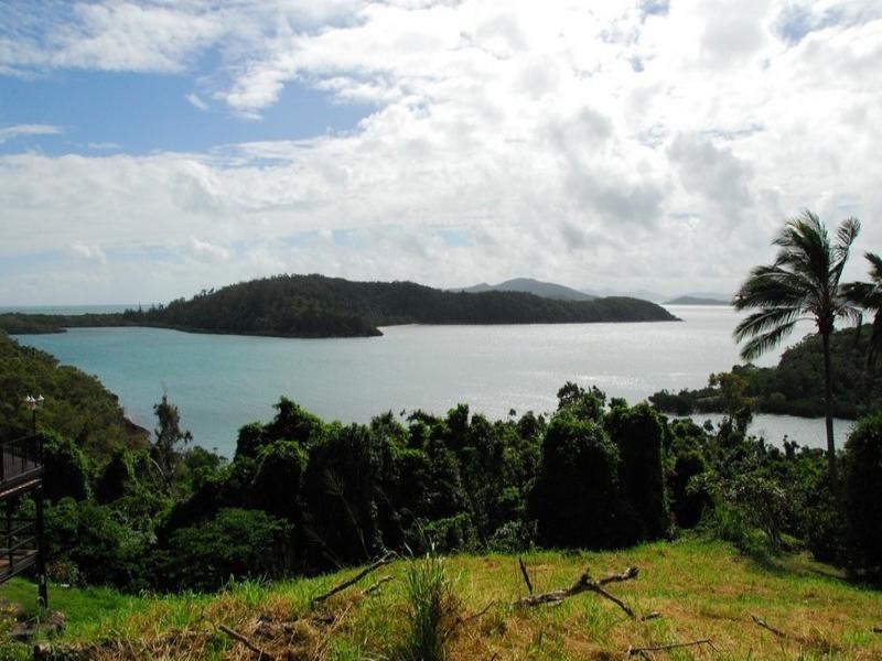 11 Warrain Street, Shute Harbour QLD 4802