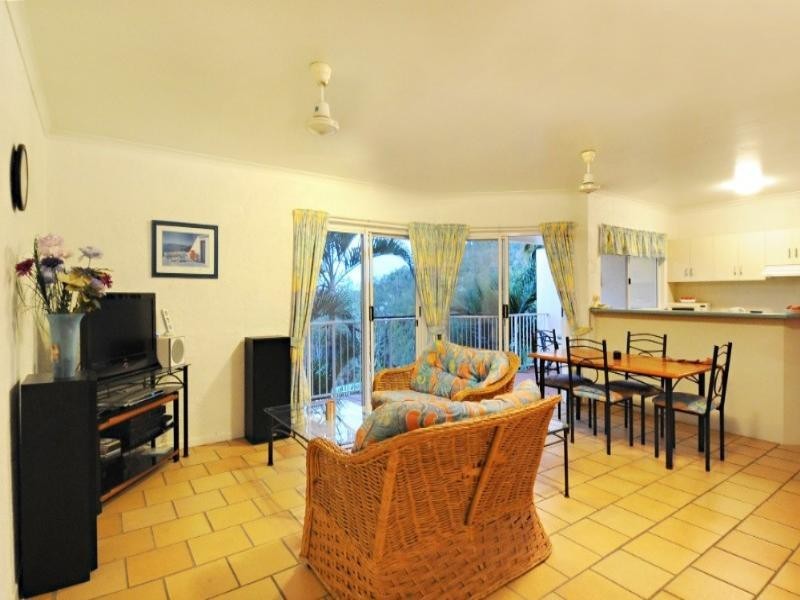 2/12 Eshelby Drive, Cannonvale QLD 4802