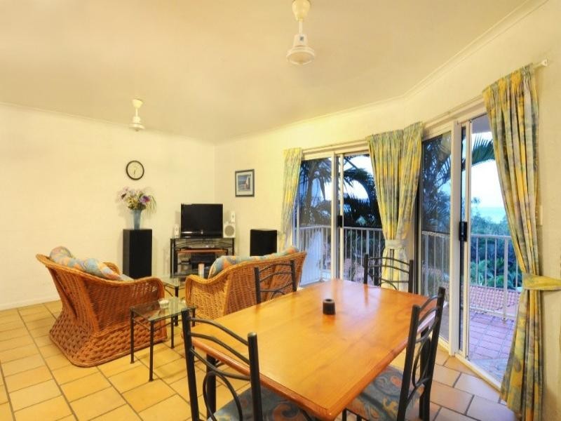 2/12 Eshelby Drive, Cannonvale QLD 4802