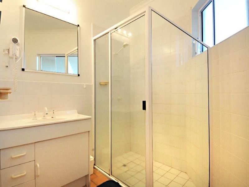 2/12 Eshelby Drive, Cannonvale QLD 4802