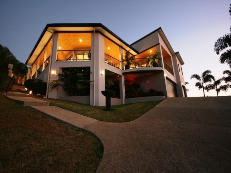5 Whitehaven Crescent, Cannonvale QLD 4802