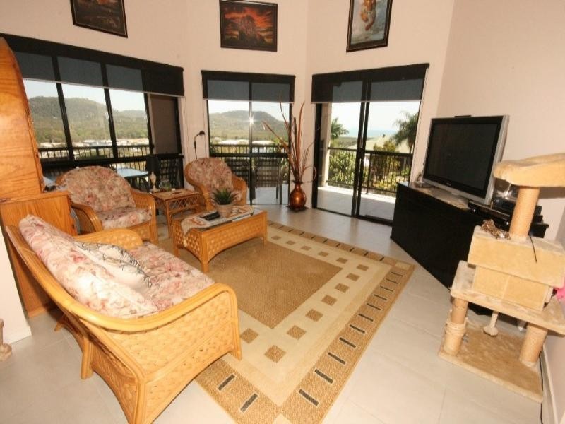 5 Whitehaven Crescent, Cannonvale QLD 4802