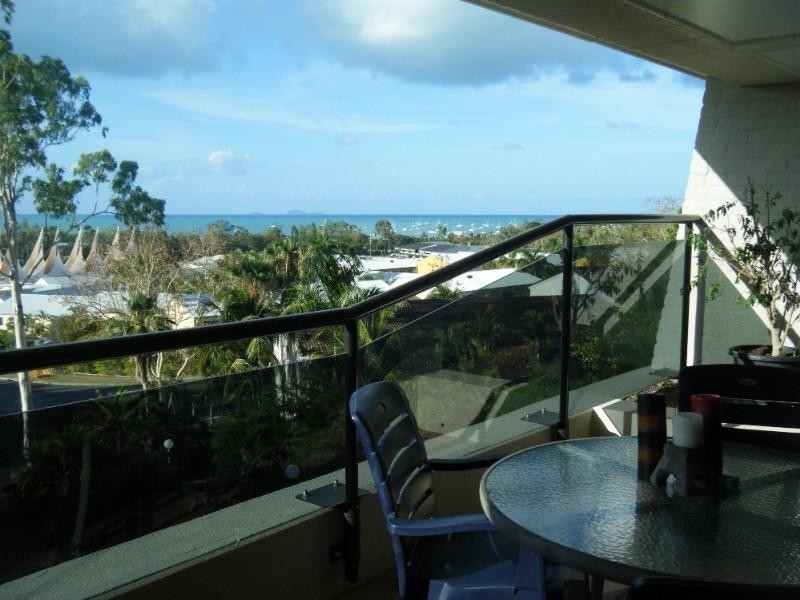 105/2 Eshelby Drive, Cannonvale QLD 4802