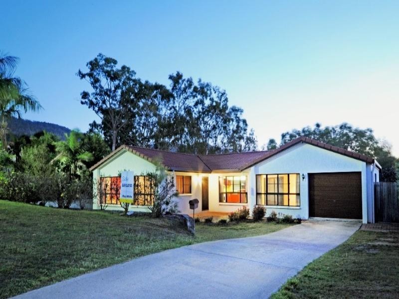 32 Valley Drive, Cannonvale QLD 4802