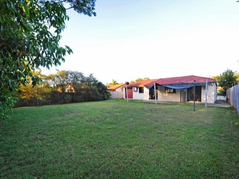32 Valley Drive, Cannonvale QLD 4802