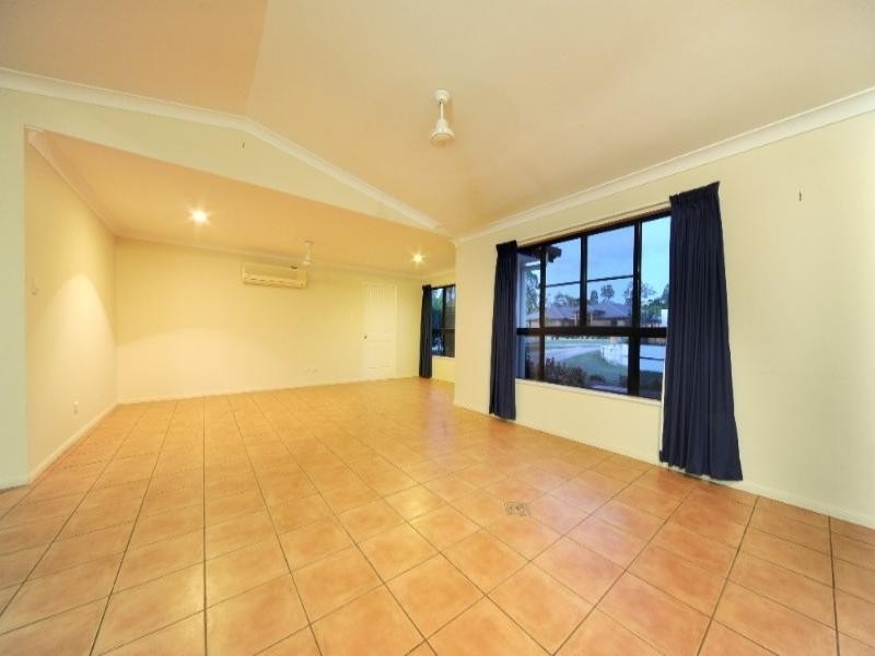 32 Valley Drive, Cannonvale QLD 4802