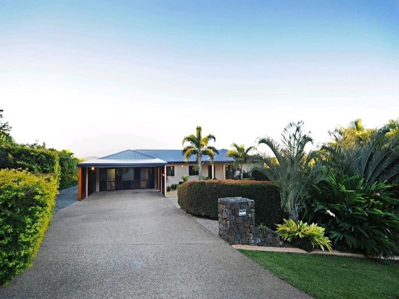 10 Pepperberry Lane, Cannonvale QLD 4802
