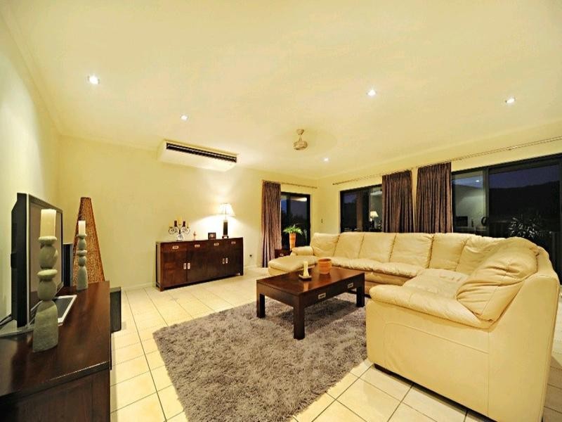 10 Pepperberry Lane, Cannonvale QLD 4802
