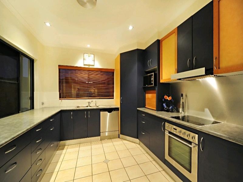 10 Pepperberry Lane, Cannonvale QLD 4802