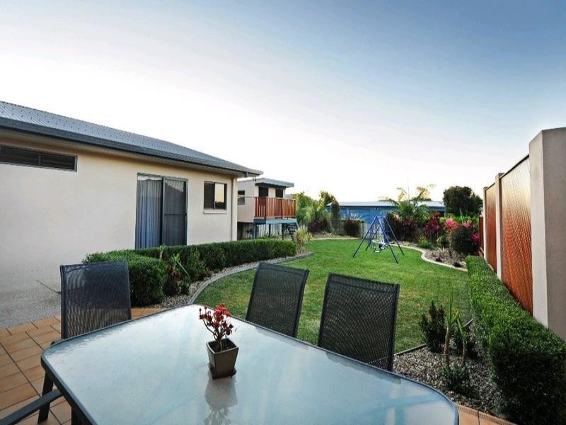 10 Pepperberry Lane, Cannonvale QLD 4802