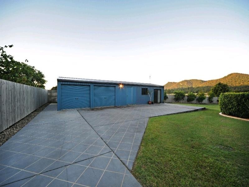 10 Pepperberry Lane, Cannonvale QLD 4802