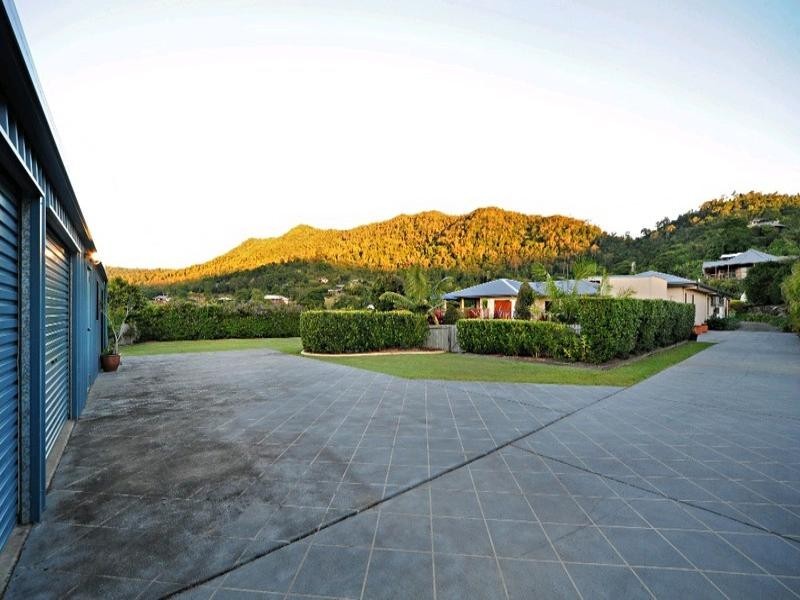 10 Pepperberry Lane, Cannonvale QLD 4802