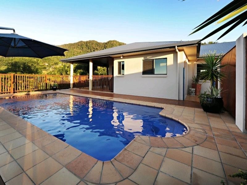 10 Pepperberry Lane, Cannonvale QLD 4802