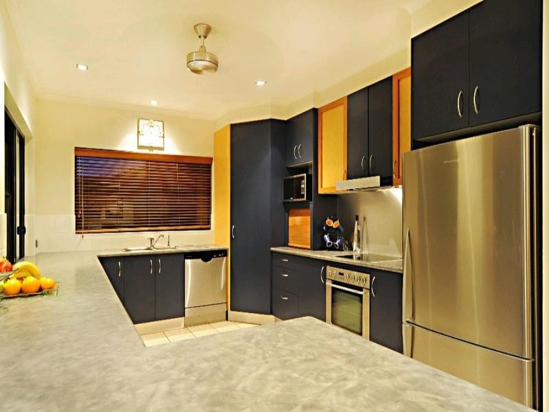 10 Pepperberry Lane, Cannonvale QLD 4802