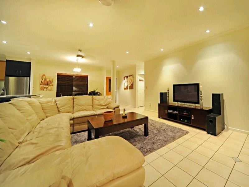 10 Pepperberry Lane, Cannonvale QLD 4802
