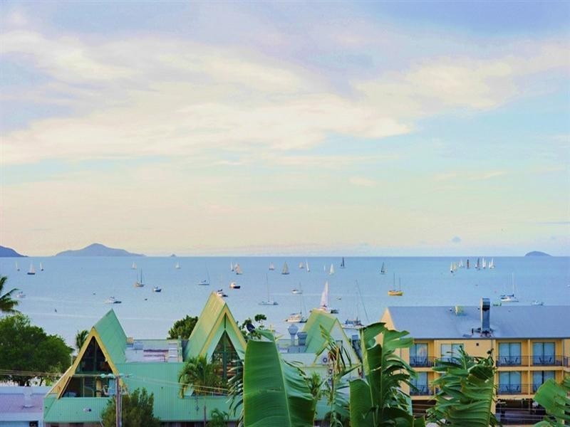 21 & 21a/5 Golden Orchid Drive, Airlie Beach QLD 4802