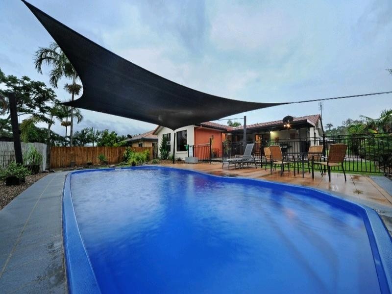 30 Valley Drive, Cannonvale QLD 4802