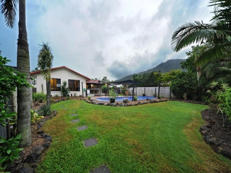 30 Valley Drive, Cannonvale QLD 4802