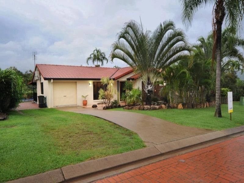 30 Valley Drive, Cannonvale QLD 4802