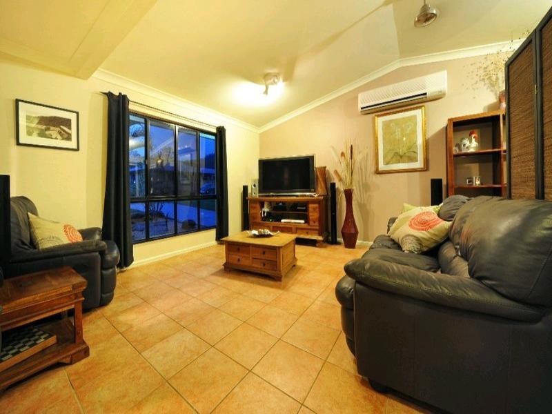 30 Valley Drive, Cannonvale QLD 4802