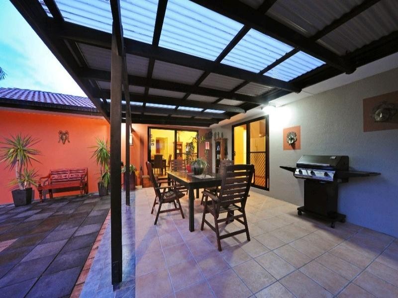 30 Valley Drive, Cannonvale QLD 4802