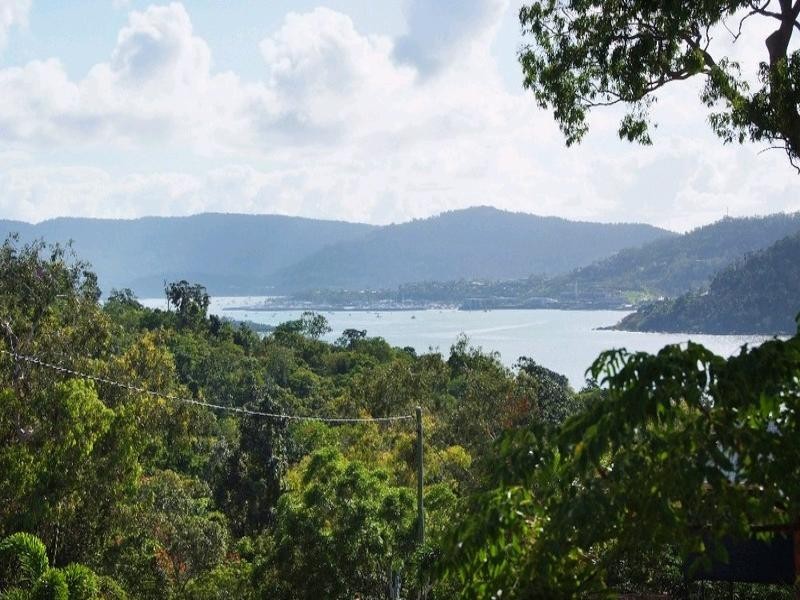 135 Parkland Drive, Cannonvale QLD 4802