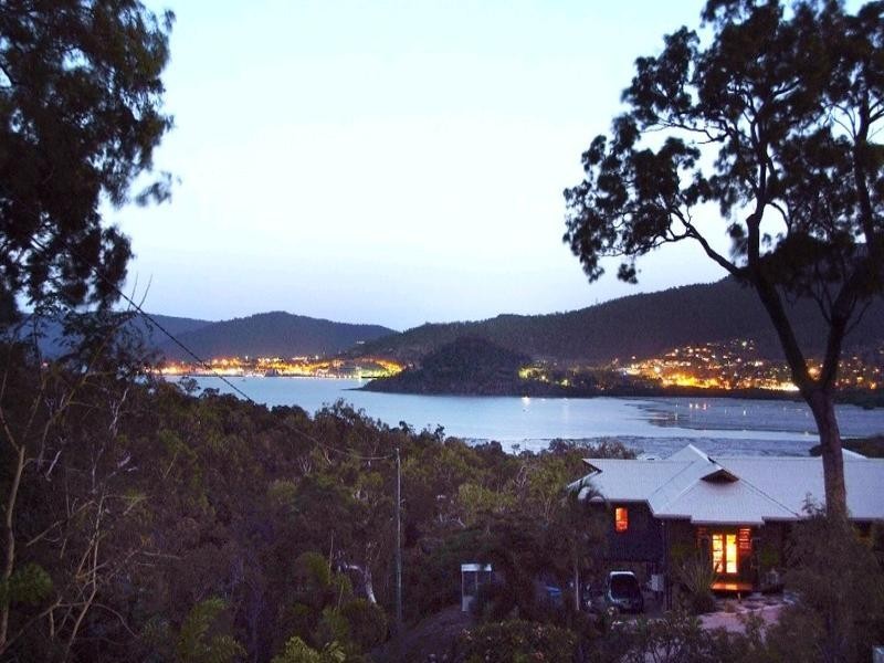 135 Parkland Drive, Cannonvale QLD 4802