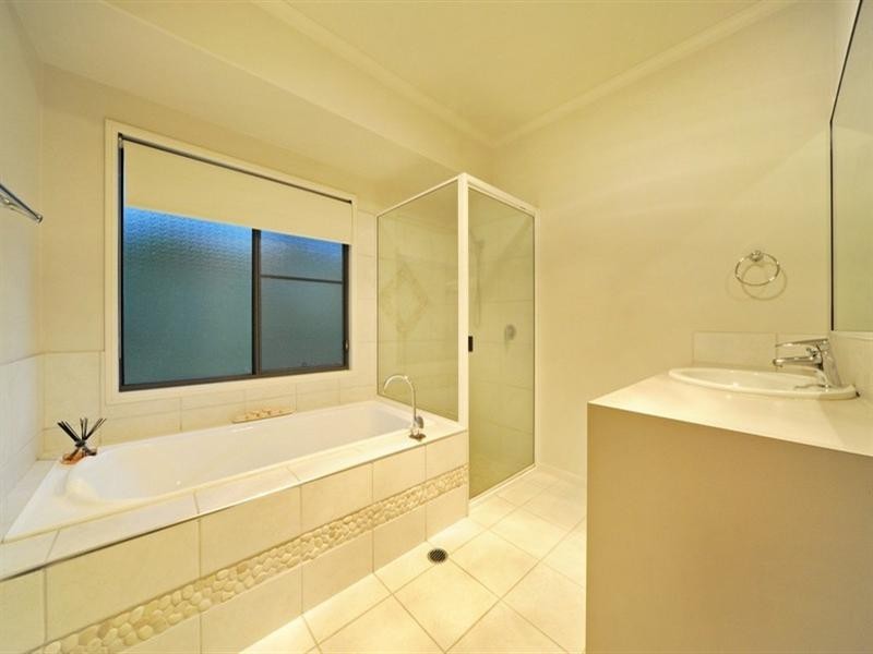 64 Stanley Drive, Cannonvale QLD 4802