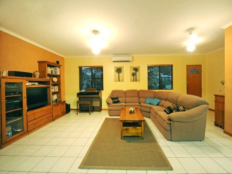 10 Jones Road, Cannonvale QLD 4802