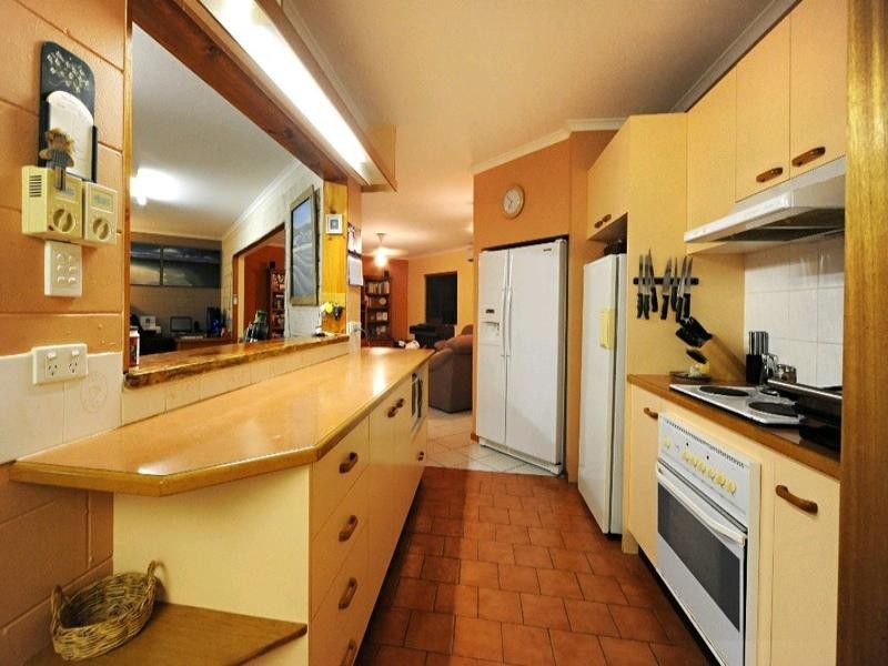 10 Jones Road, Cannonvale QLD 4802