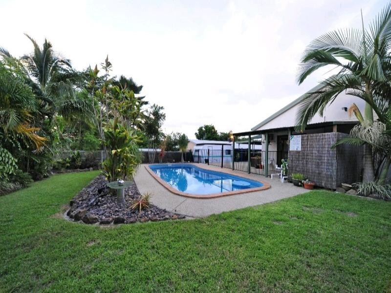 10 Jones Road, Cannonvale QLD 4802