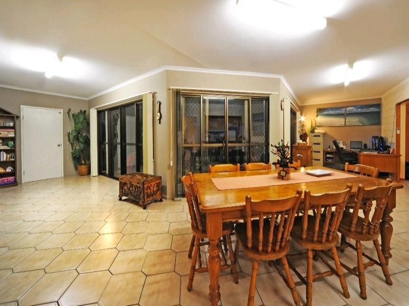 10 Jones Road, Cannonvale QLD 4802