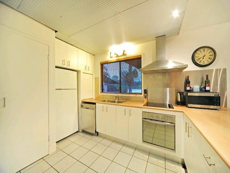 2/4 Border Drive, Cannonvale QLD 4802