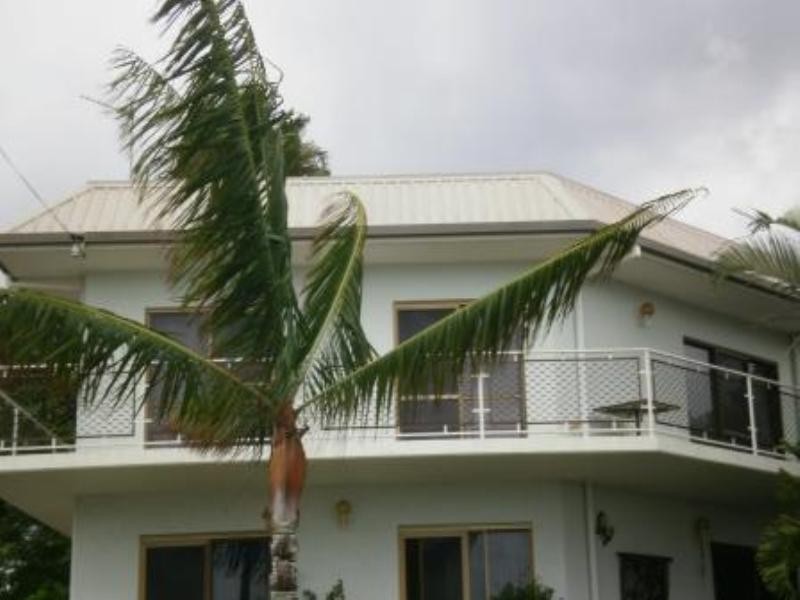 2/34 Coral Esplanade, Cannonvale QLD 4802