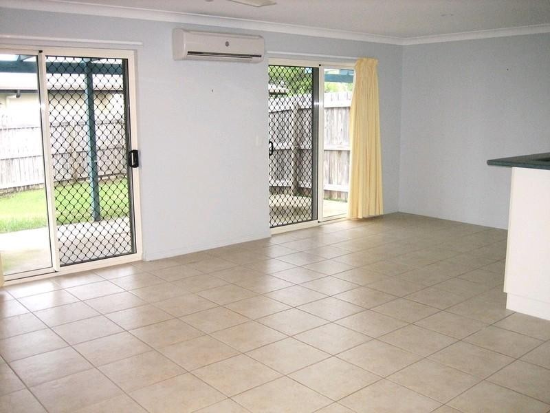 1/40 Banksia Court, Cannonvale QLD 4802
